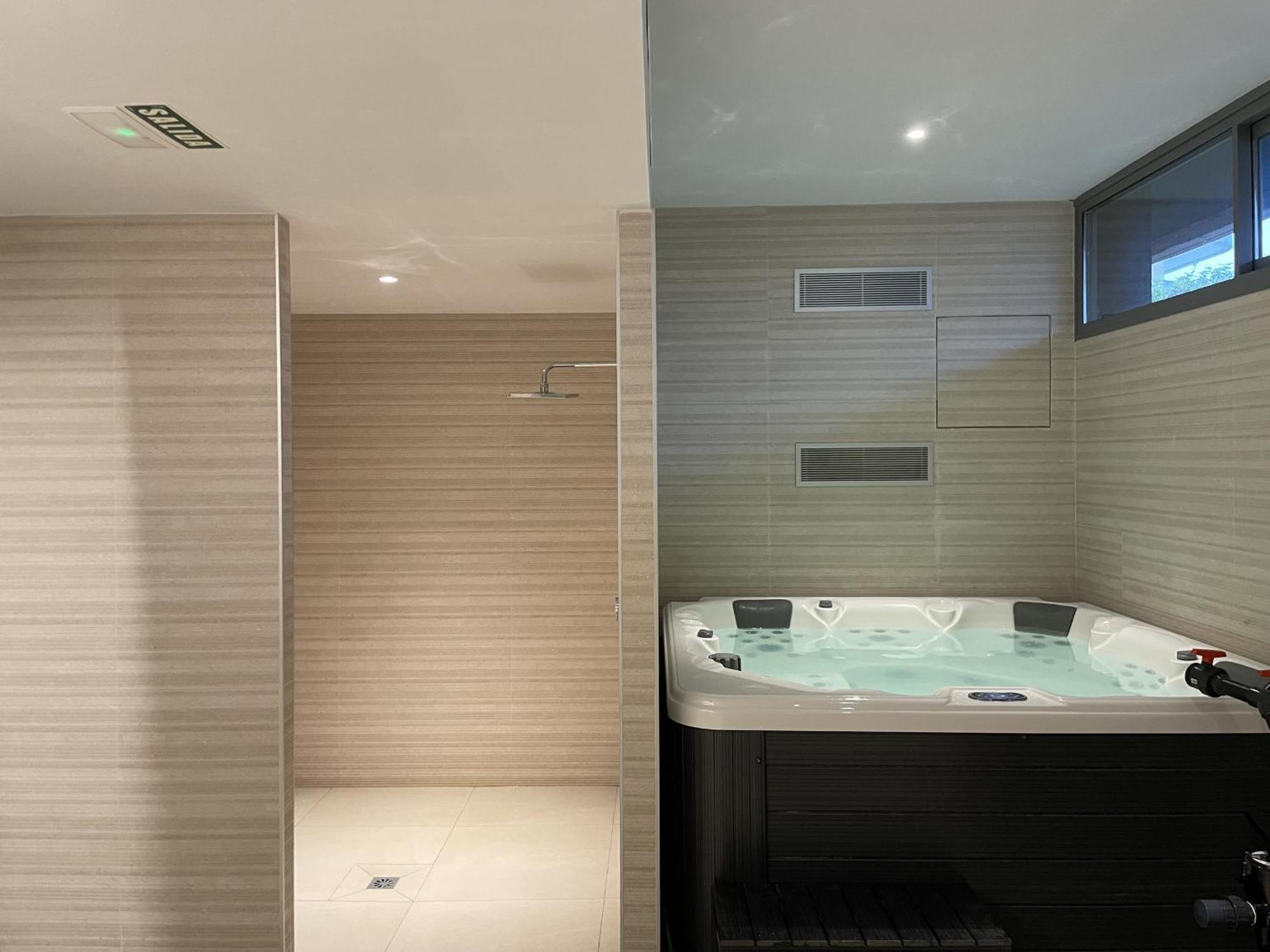 Vivi Homes - Elies House Pool, Gym, Spa & Sea View El Faro المظهر الخارجي الصورة